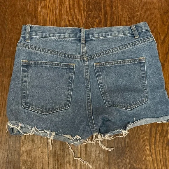 Cutoff shorts - Picture 2 of 4